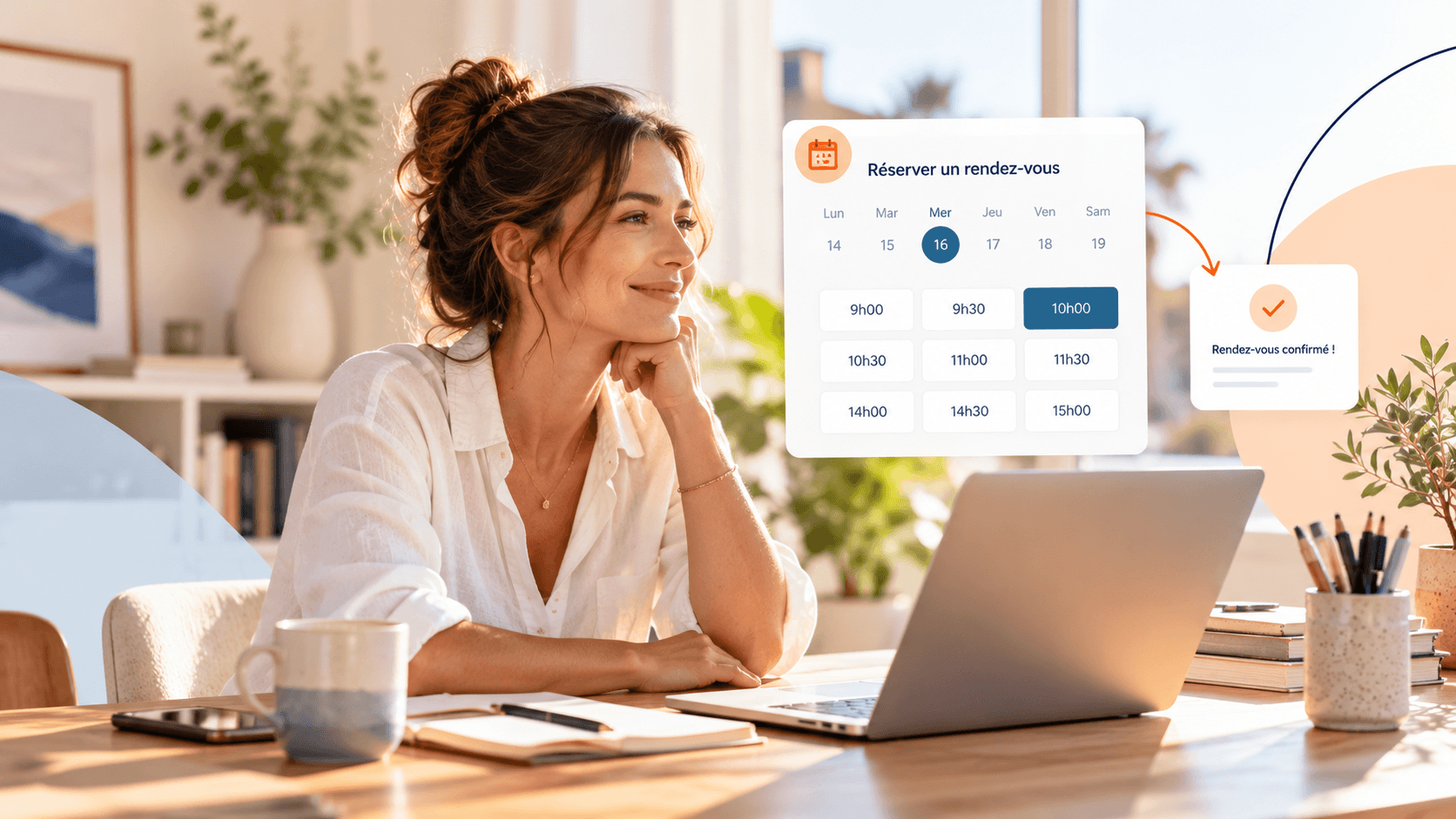 Une professionnelle consulte les créneaux de prise de rendez-vous en ligne réservés par ses clients.